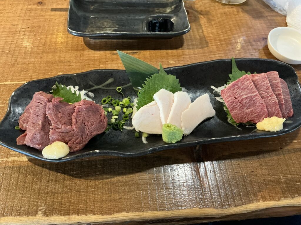 叶え家の馬刺し3種盛り