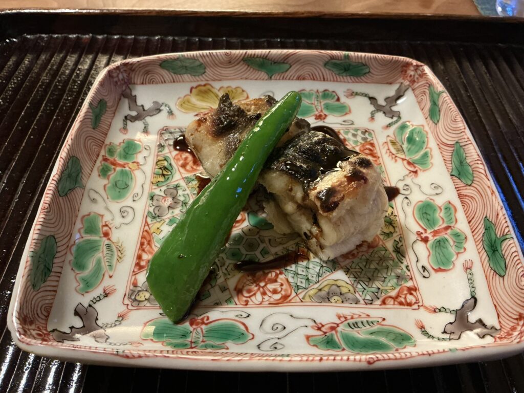 鎌倉北じまの鰻の筒焼きと万願寺唐辛子