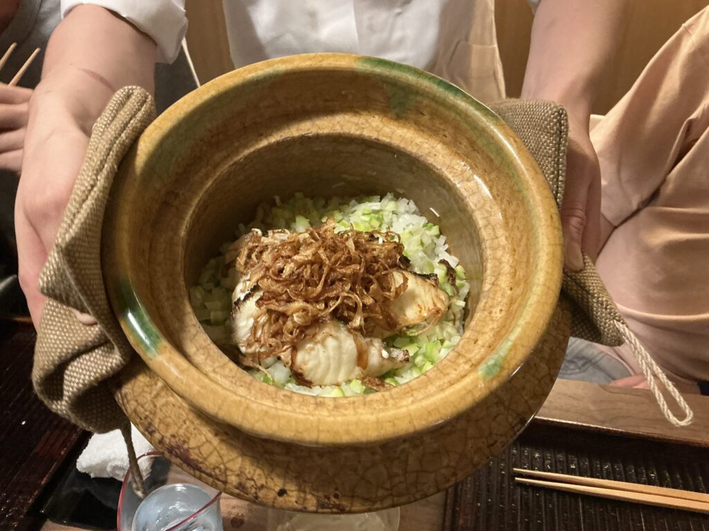 鎌倉北じまのスズキと新玉ねぎとアスパラの炊き込みご飯