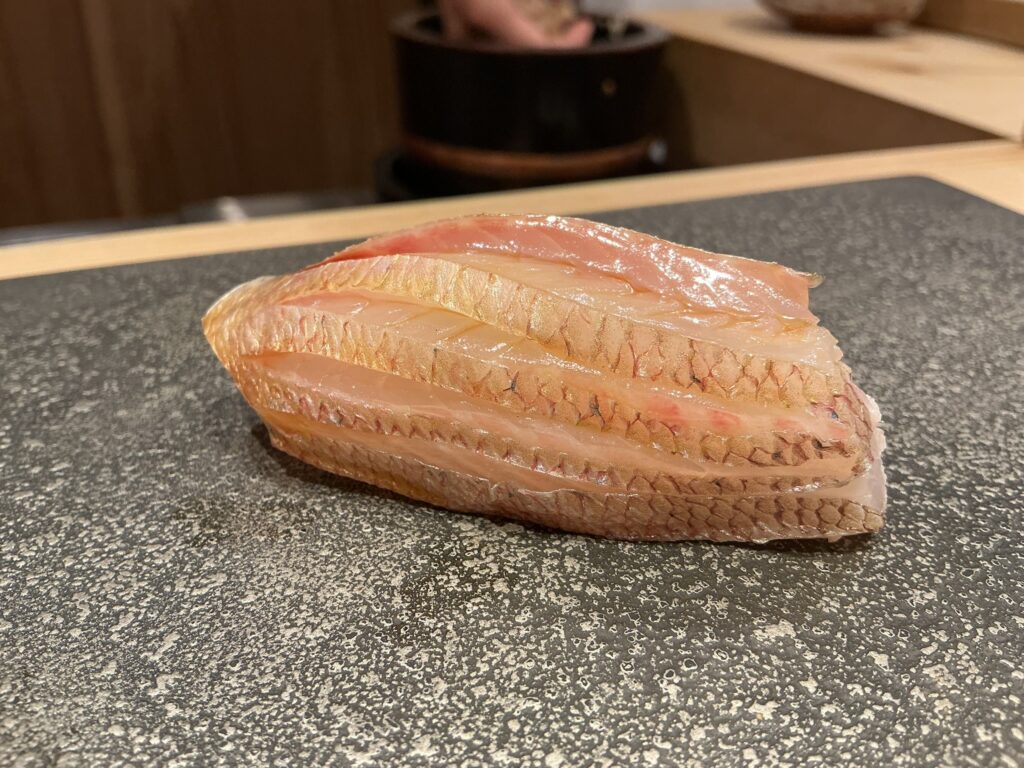 鮨結う翼のカスゴ