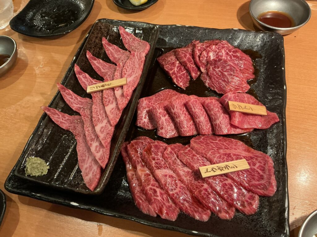 焼肉しみずの希少部位3種盛とハラミ
