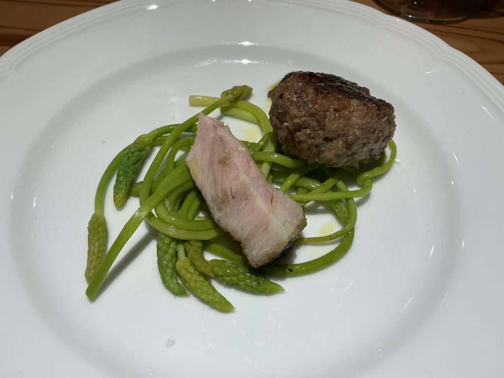 matildaのスペインガリシア栗豚ロースと自家製ハンバーグ炭火焼き