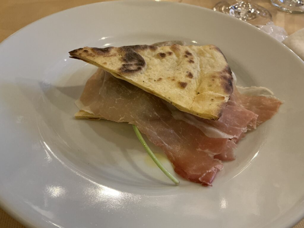 ヴィンチスグラッシのマルケ風手焼きパンとセルバチコと群馬県産生ハム