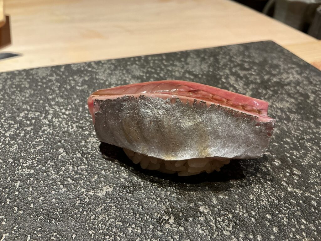 鮨結う紬のアジ