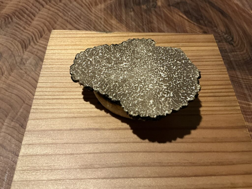 ジェルモーリオのクロスティーニのサマートリュフ乗せ