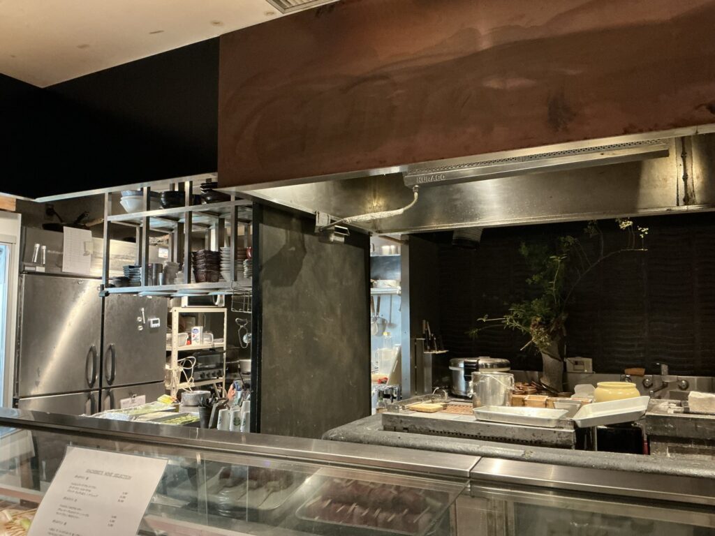 焼とりの八兵衛の店内