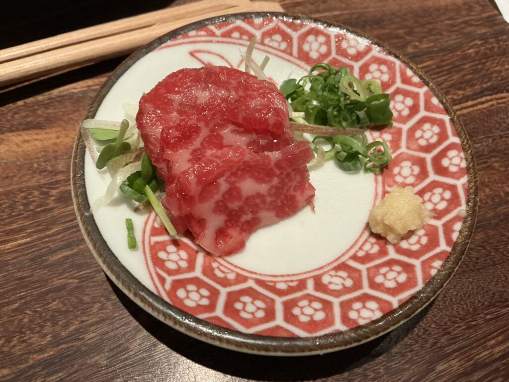 焼とりの八兵衛の極上霜降り馬刺し