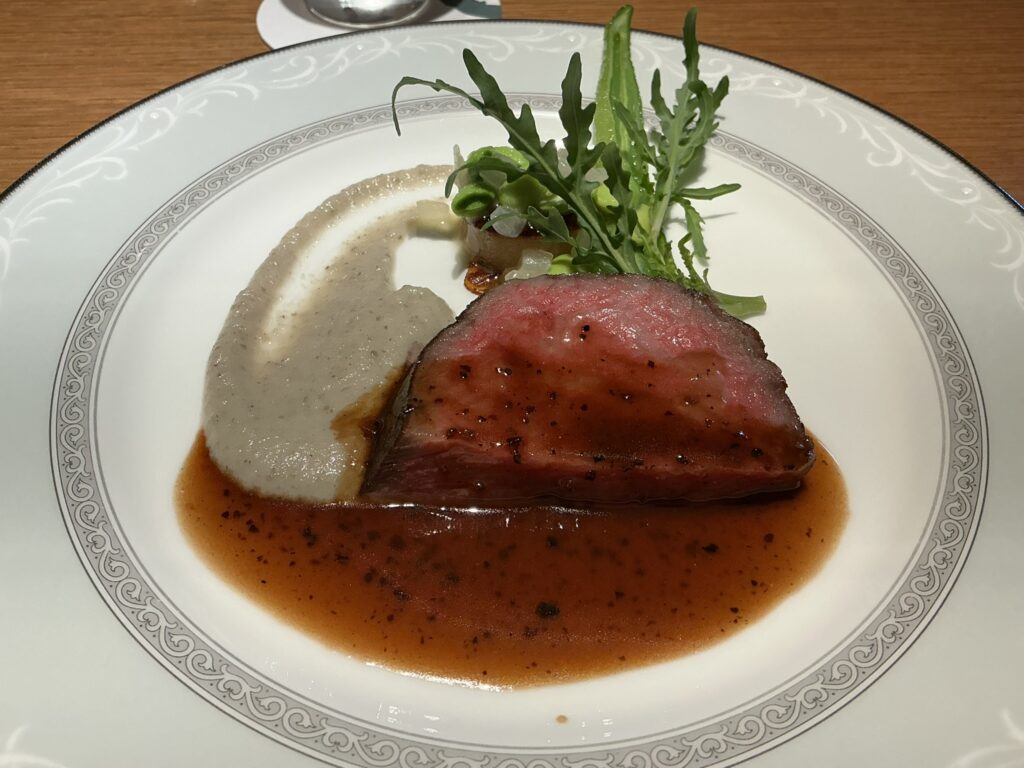 銀座ろくさん亭の鹿児島産黒毛和牛ロース肉　藁焼き