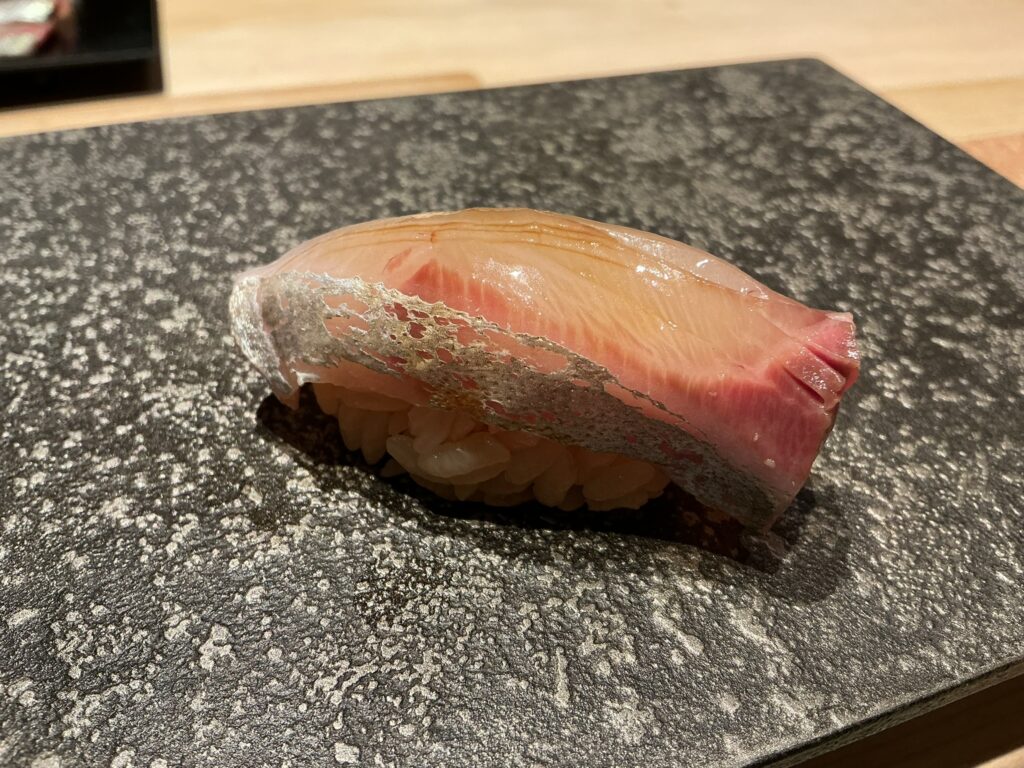 鮨結う紬のシマアジ