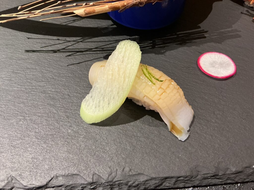 銀座幸の羽のシロイカ