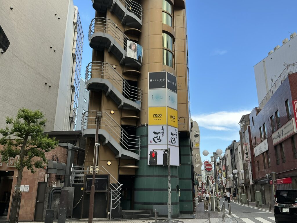 鉄板焼美安の外観