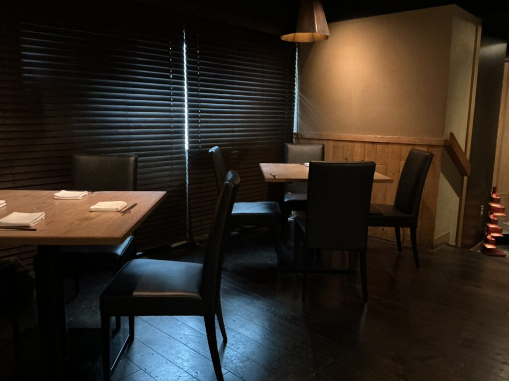 鉄板焼美安の店内