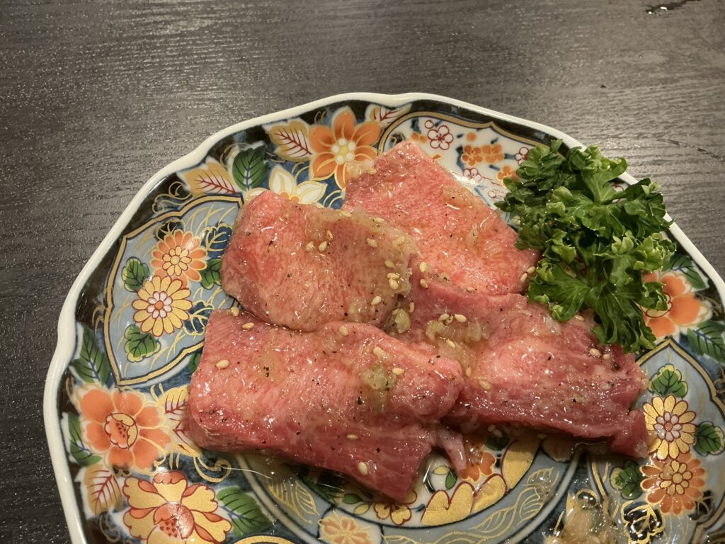 赤身焼肉ホルモン研磨のミックスタン塩