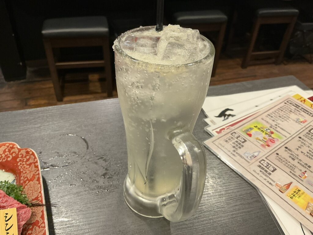 赤身焼肉ホルモン研磨のレモンサワー