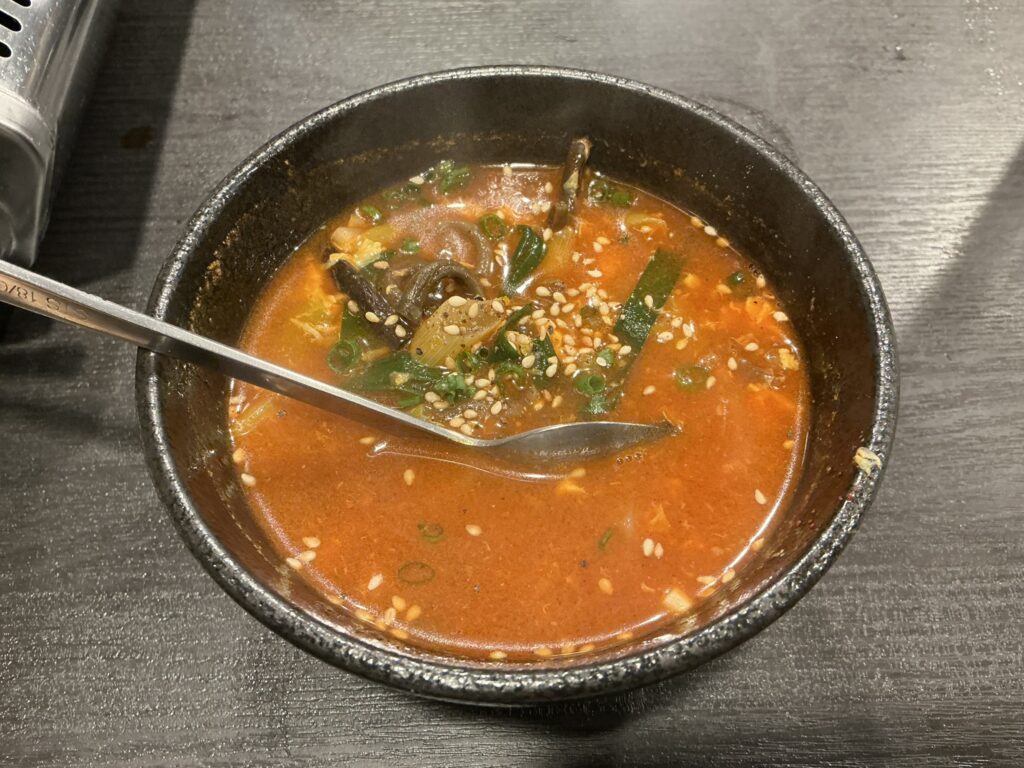 赤身焼肉ホルモン研磨のユッケジャンスープ