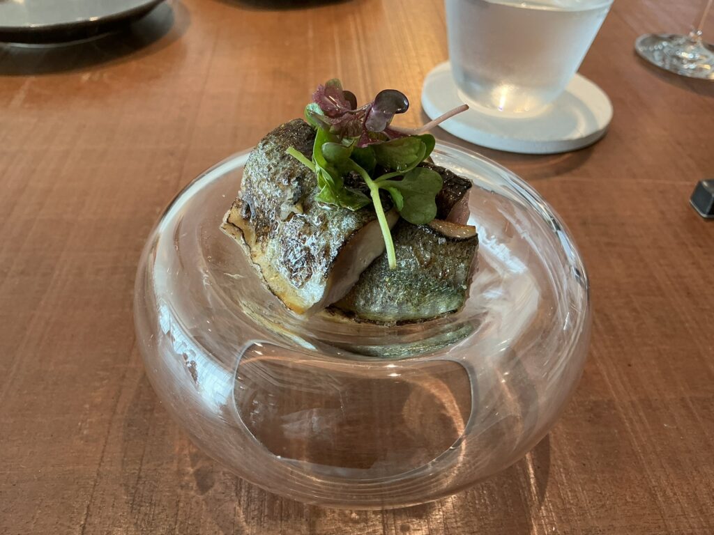 白土の秋刀魚／水茄子