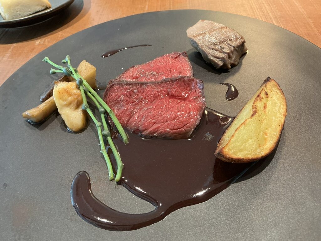 白土の蝦夷鹿／鹿舌／山鳥茸