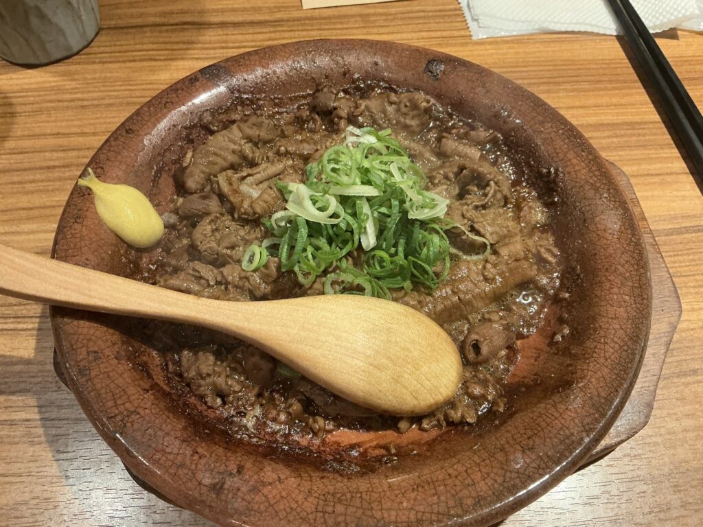 炭火晩酌屋煙の特製モツ煮