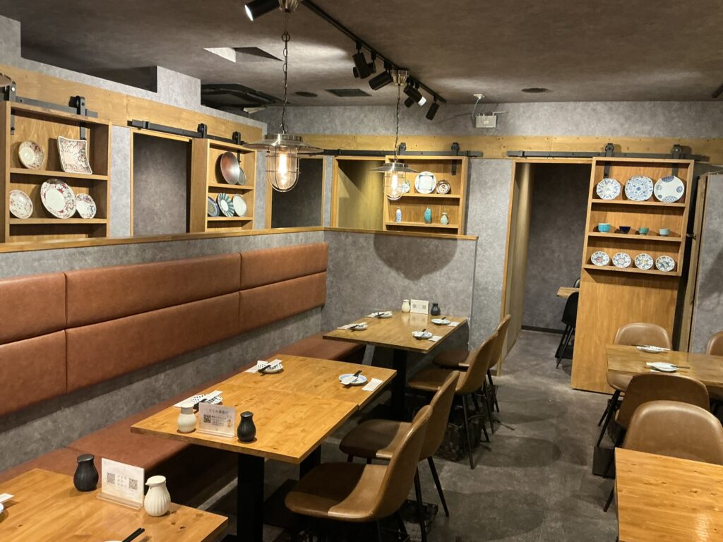 さかながはねての店内