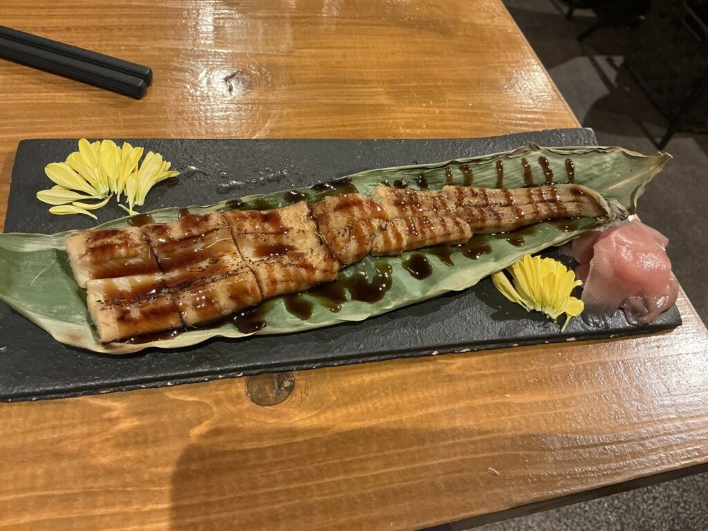 さかながはねての炙り煮穴子笹焼き!