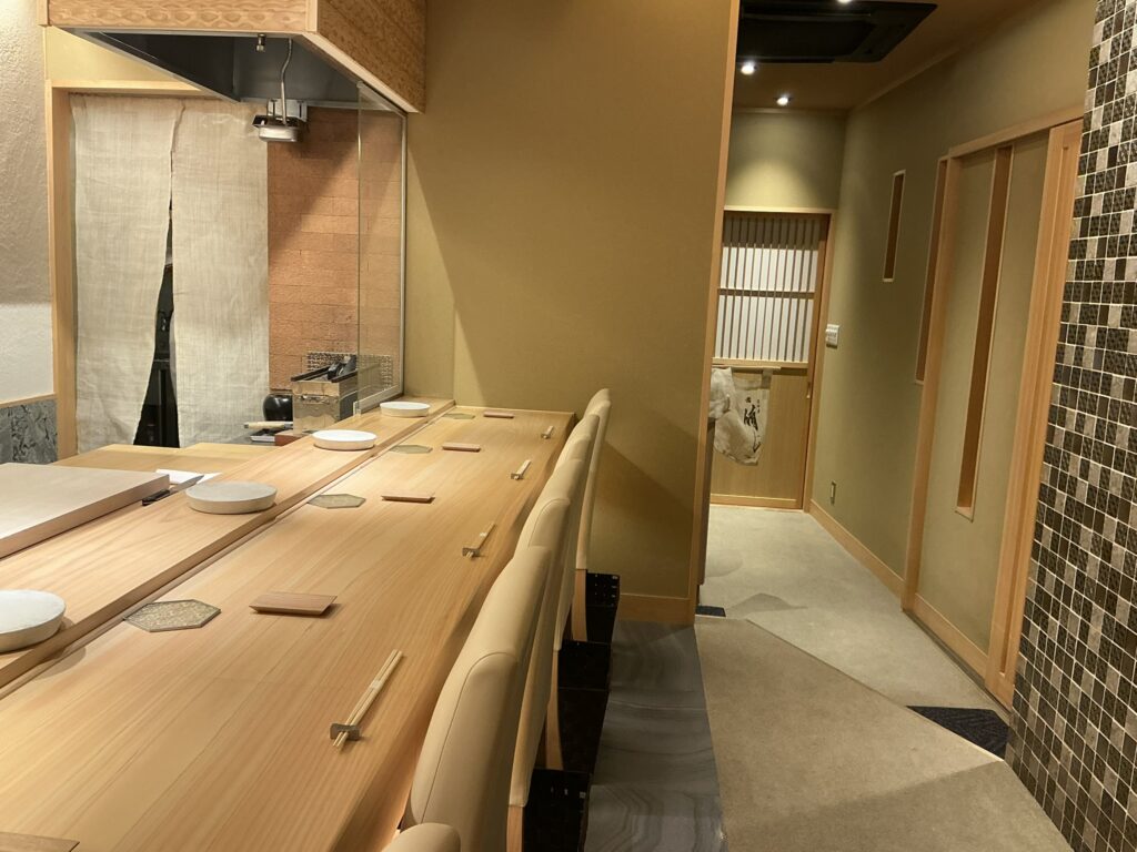 鮨侑じの店内