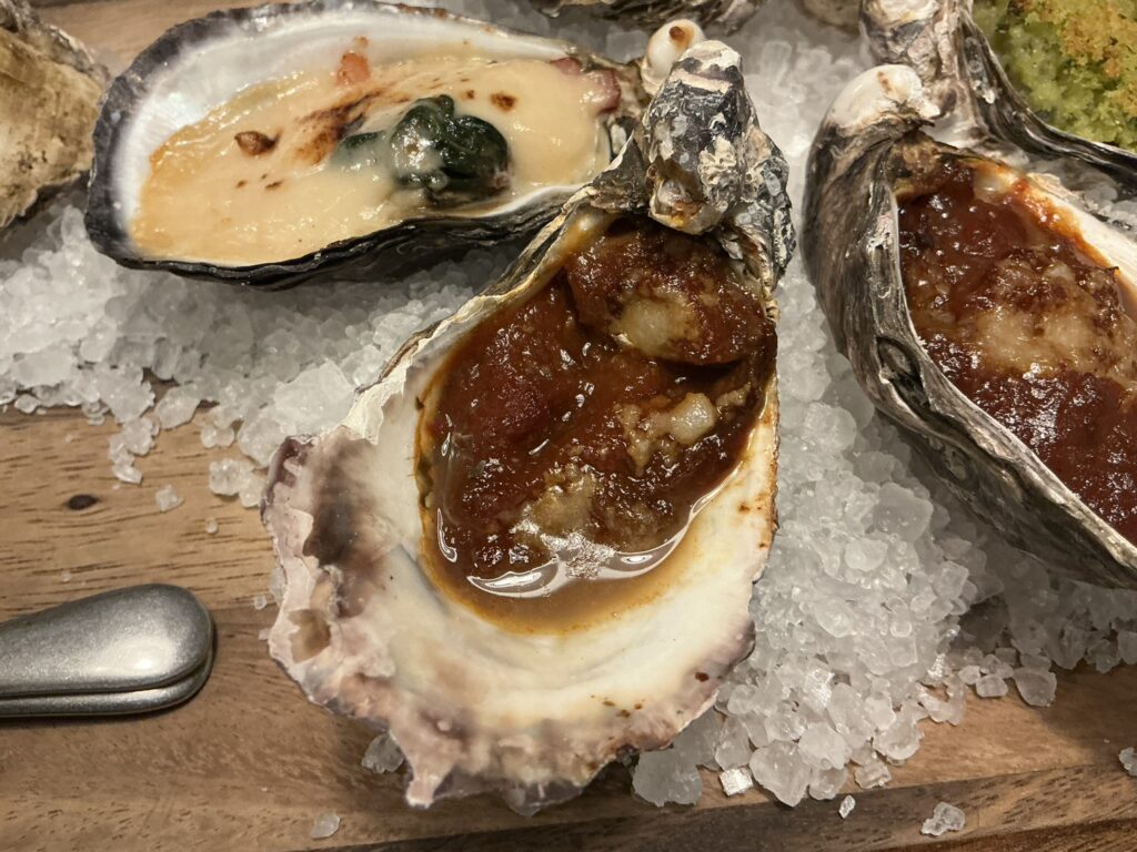 ニュー貝殻荘の牡蠣のトマトベーコン焼き