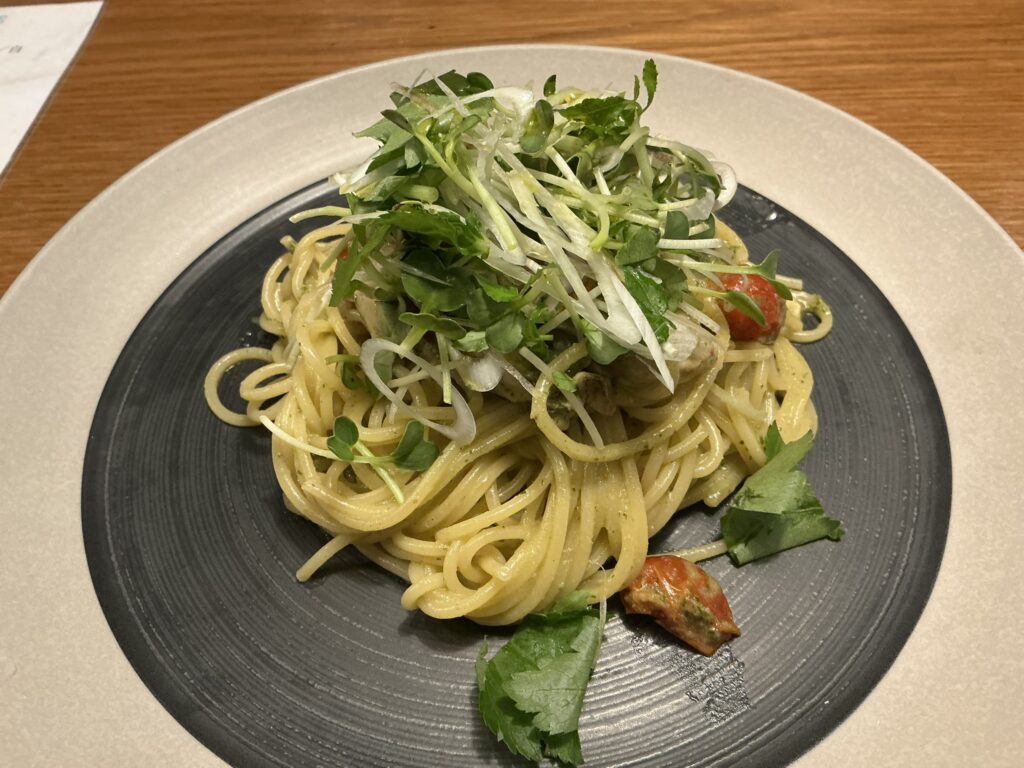 ニュー貝殻荘の牡蠣と和ハーブの大葉ジェノベーゼ スパゲッティ