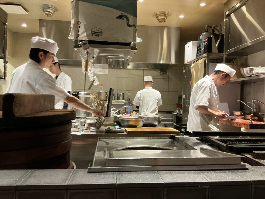 八重洲鰻はし本の店内