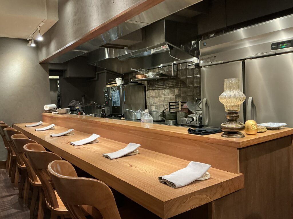 コンメディアの店内