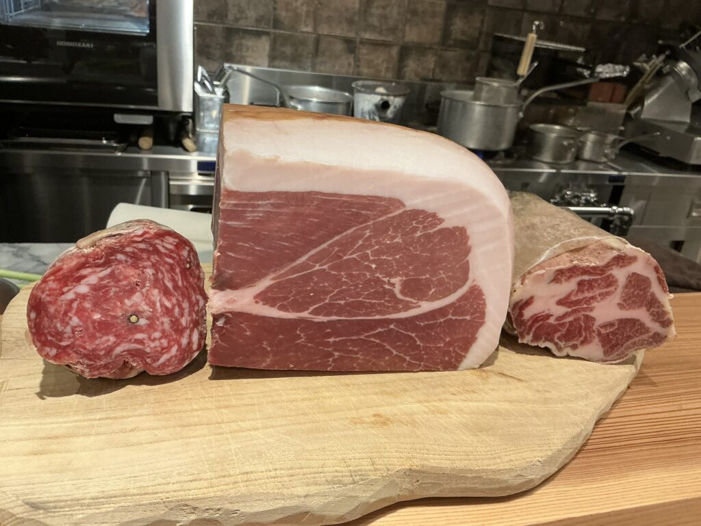 コンメディアの生ハム