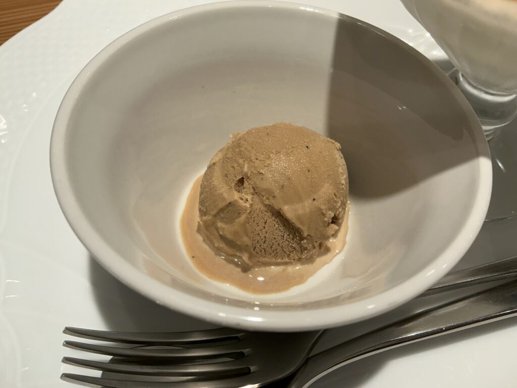 コンメディアのアイス