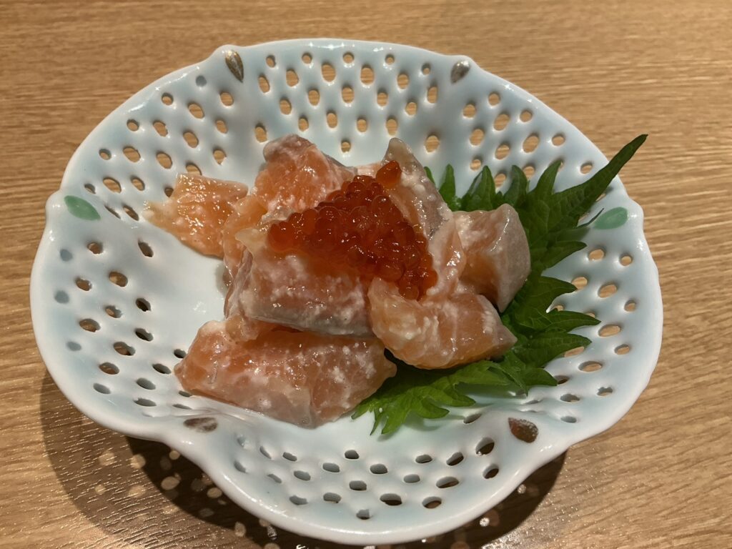 八海山のサーモンの塩麹和え