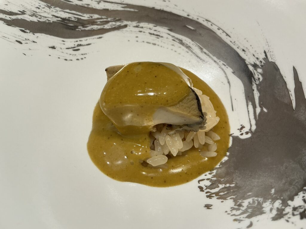 鮨結う紬のアワビ