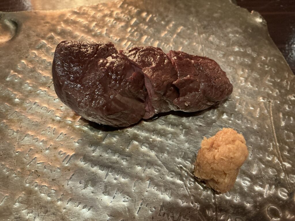 たでの葉のシカ