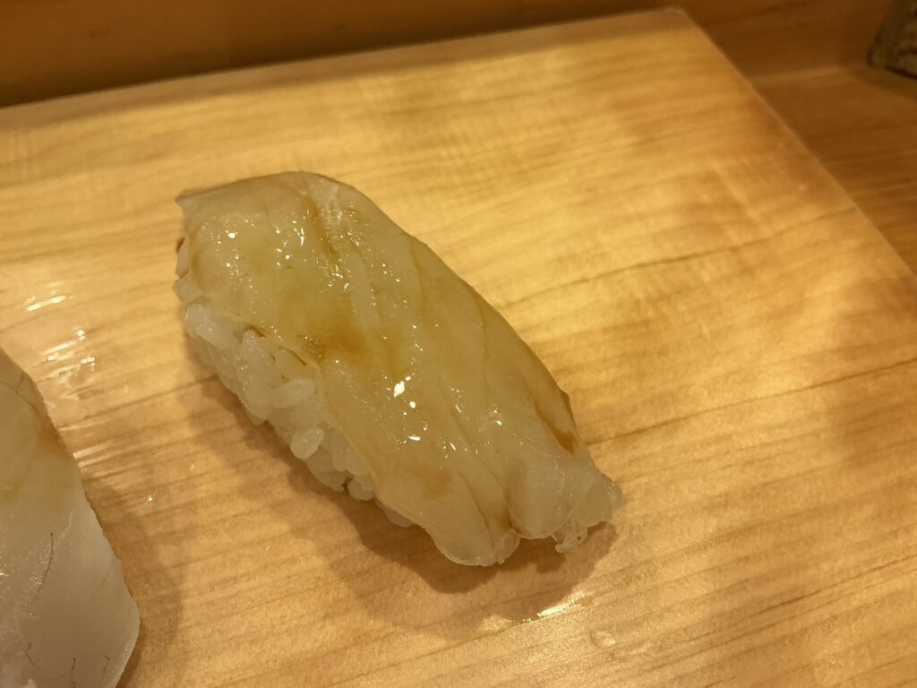 弁天山美家古寿司のヒラメ