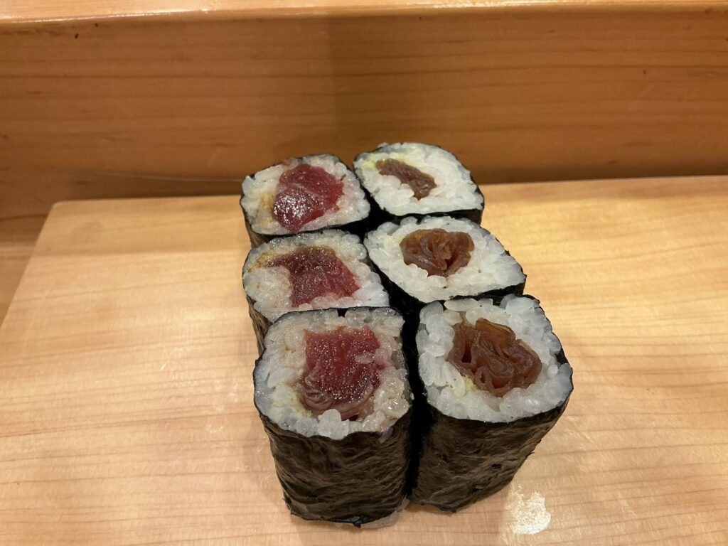 弁天山美家古寿司のカンピョウと鉄火巻き