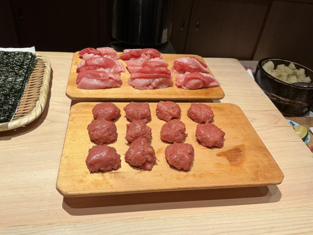 鮨結う紬のメジマグロの手巻き