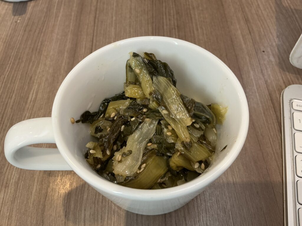 Cheese Meets Meat YOKOHAMAの小松菜のマリネ風