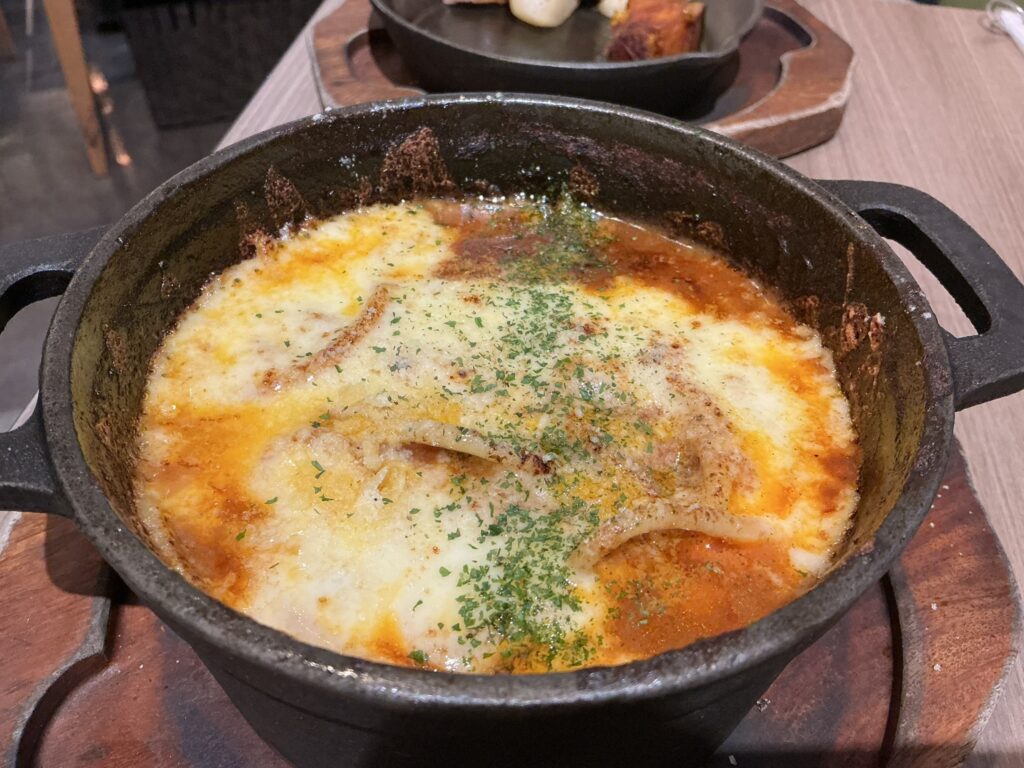 Cheese Meets Meat YOKOHAMAの溶岩チーズミートパスタ