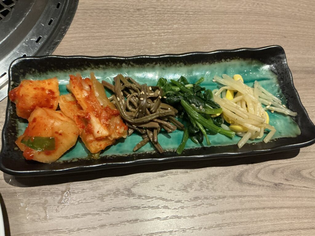 にくTATSUのキムチとナムル