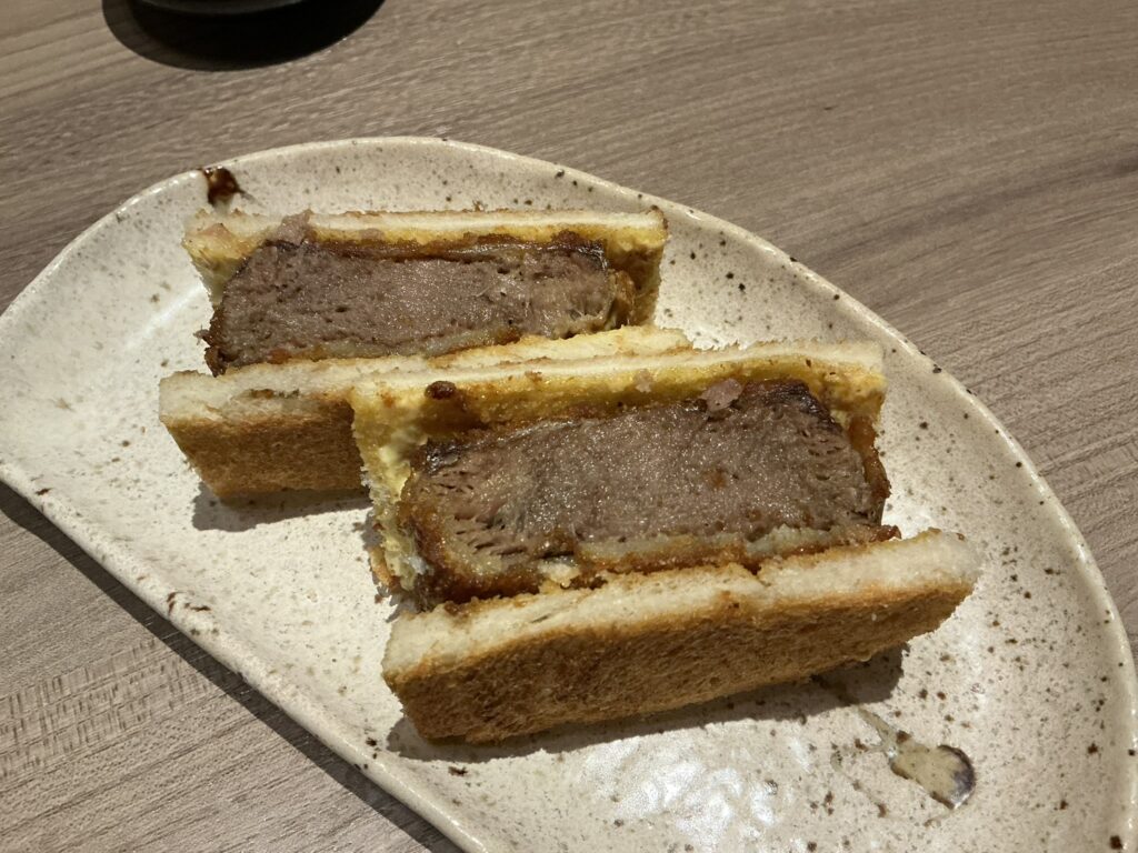 にくTATSUのタンカツサンド