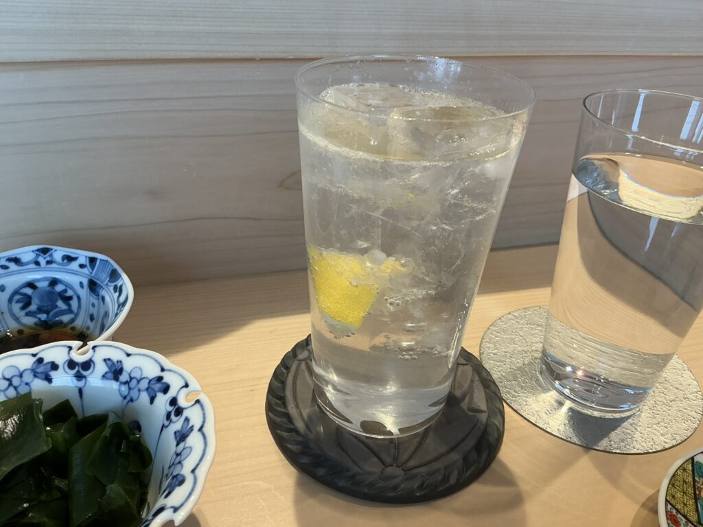鮨由うのレモンサワー
