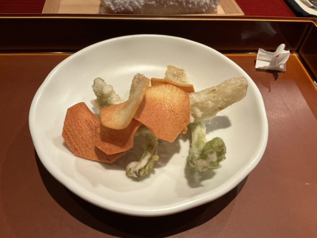 礼讃のタラの芽