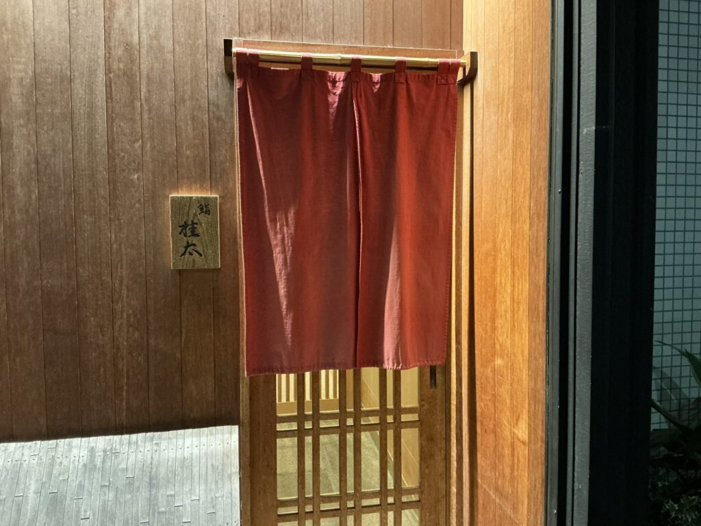 鮨桂太の玄関