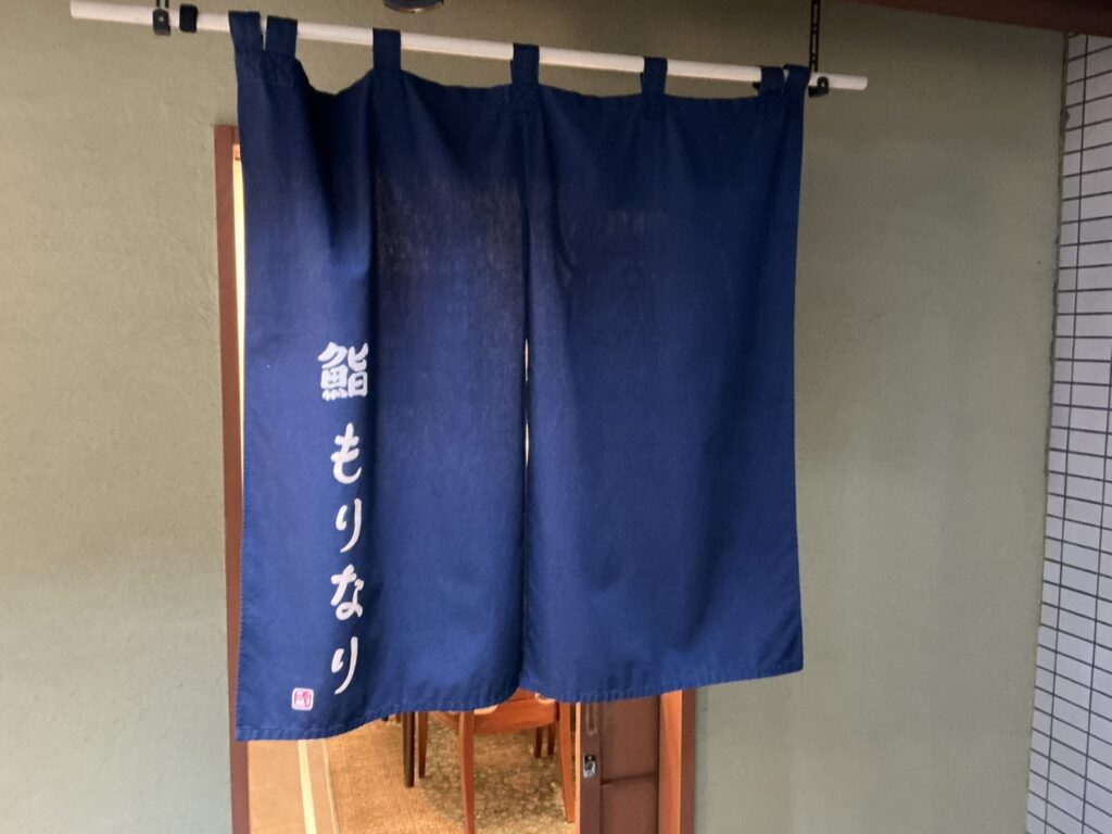 鮨もりなりの玄関