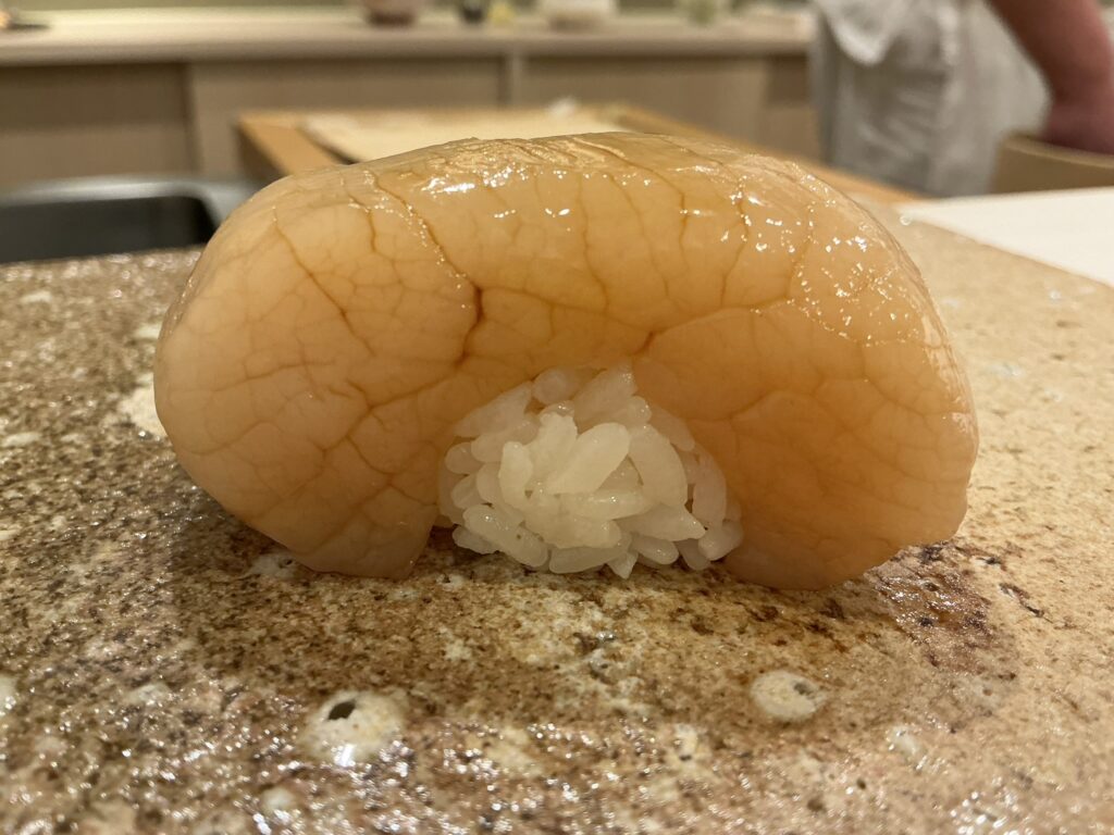 鮨もりなりのホタテ