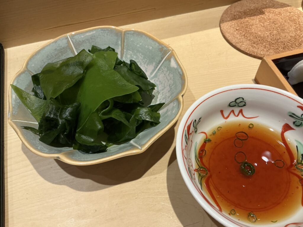 鮨結う紬のワカメ