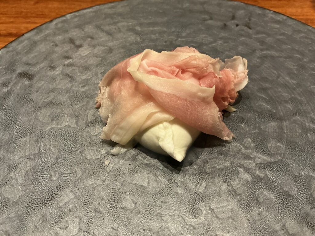 ルオーゴの群馬　麦豚生ハム　竹島さんの水牛モッツァレラ