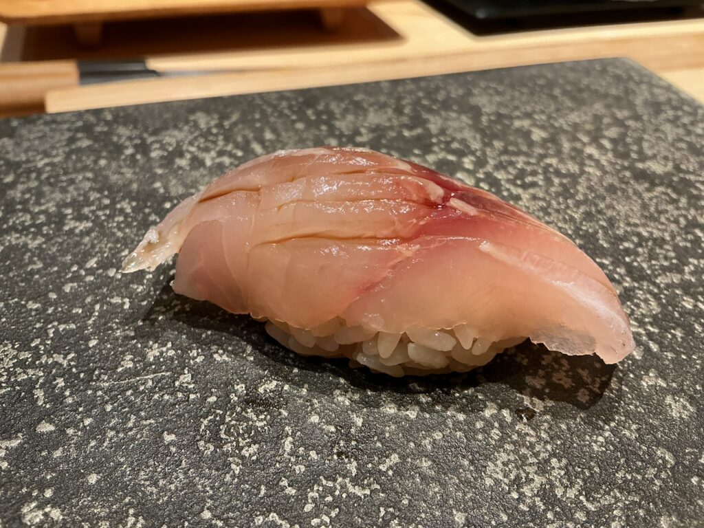 鮨結う紬のイサキ