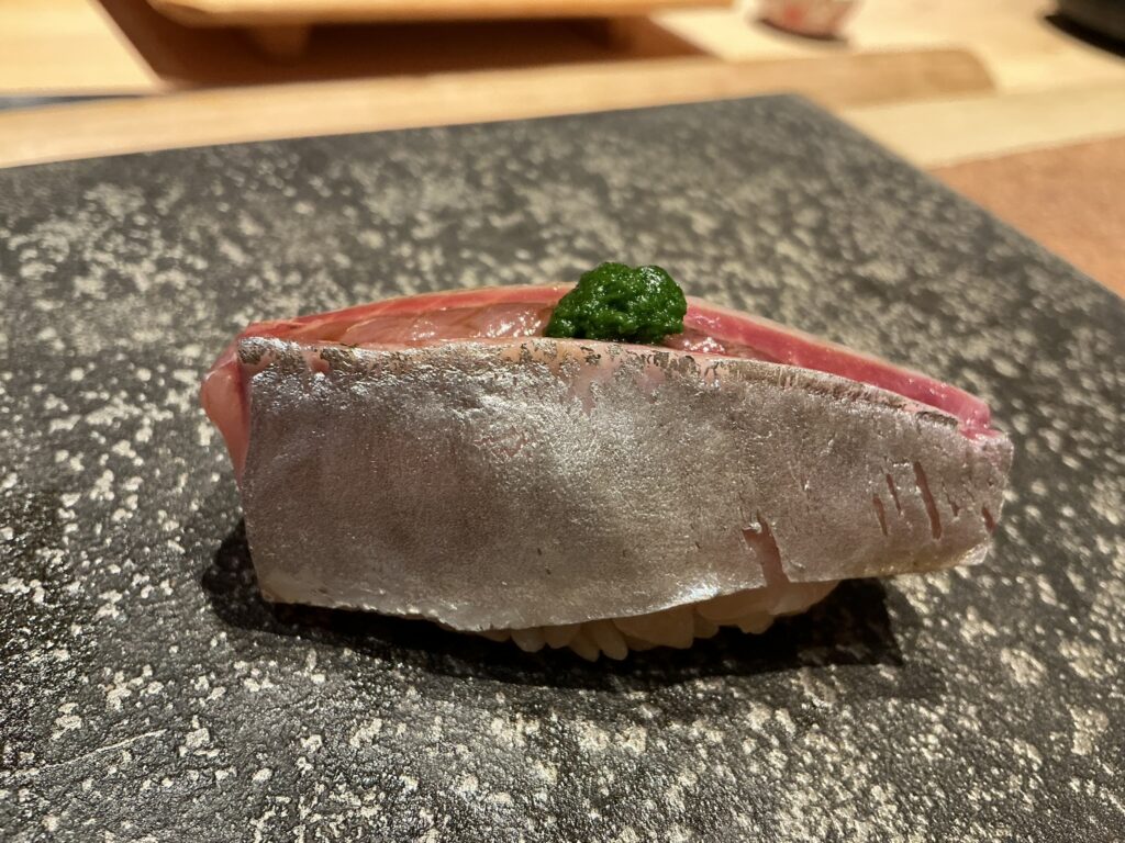 鮨結う紬のアジ